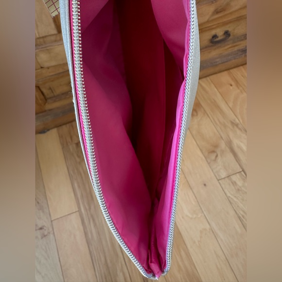 Hidden Flask Clutch NWT - Picture 3 of 5